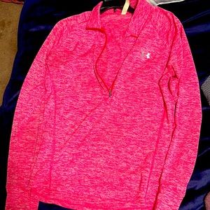 Under armor 1/2 zip top. 🩷🩷